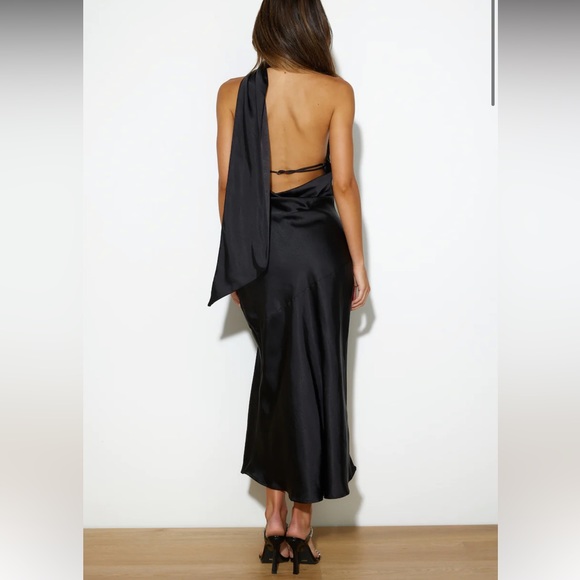 Hello Molly Scarf Dress - Picture 2 of 11